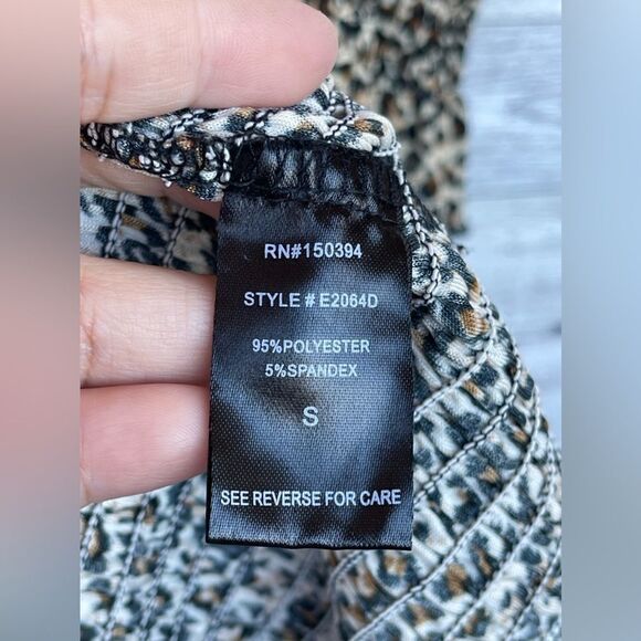 Farrow
Lucinda Off-Shoulder Leopard Dress Smocked leopard-print dress small - Picture 12 of 16